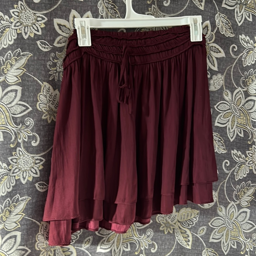 Maroon silk flower underlined skirt